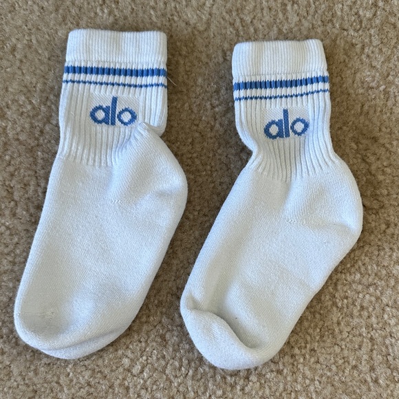 Alo Yoga Unisex Half Crew Throwback Sock, Small (5M-7M) White/Crystal Clear Blue - Picture 1 of 1